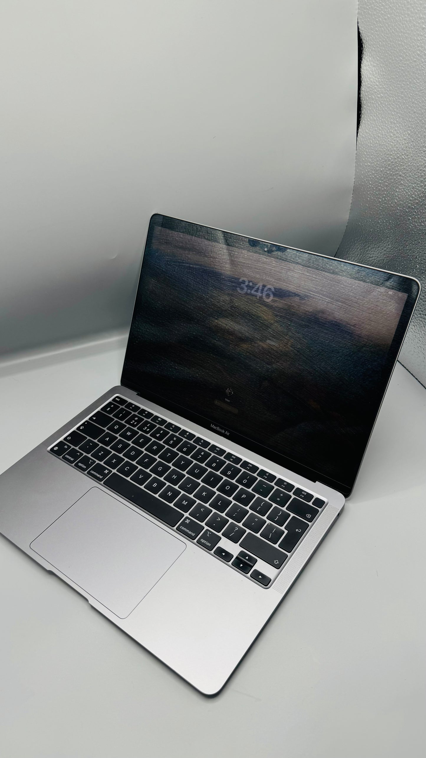 Macbook air 2020 8 gb ram 256 ssd